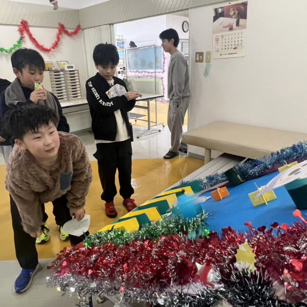 プールにサンタ登場！ 画像