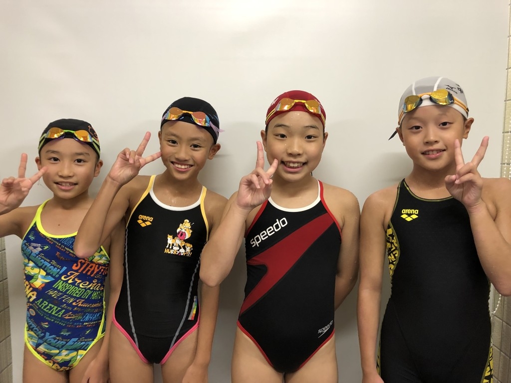 女子小学生 スイミングスクール  