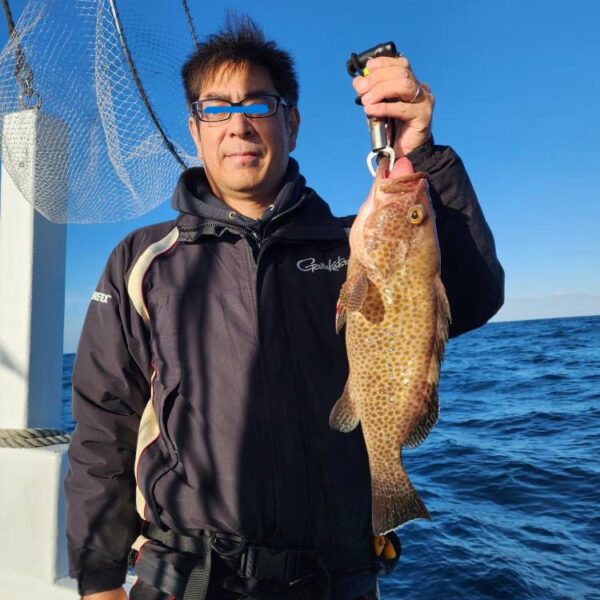 コーチ「漁」に行く? 画像