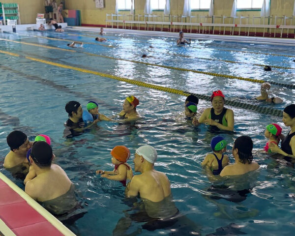 水泳デビューはベビースイミングで！ 画像