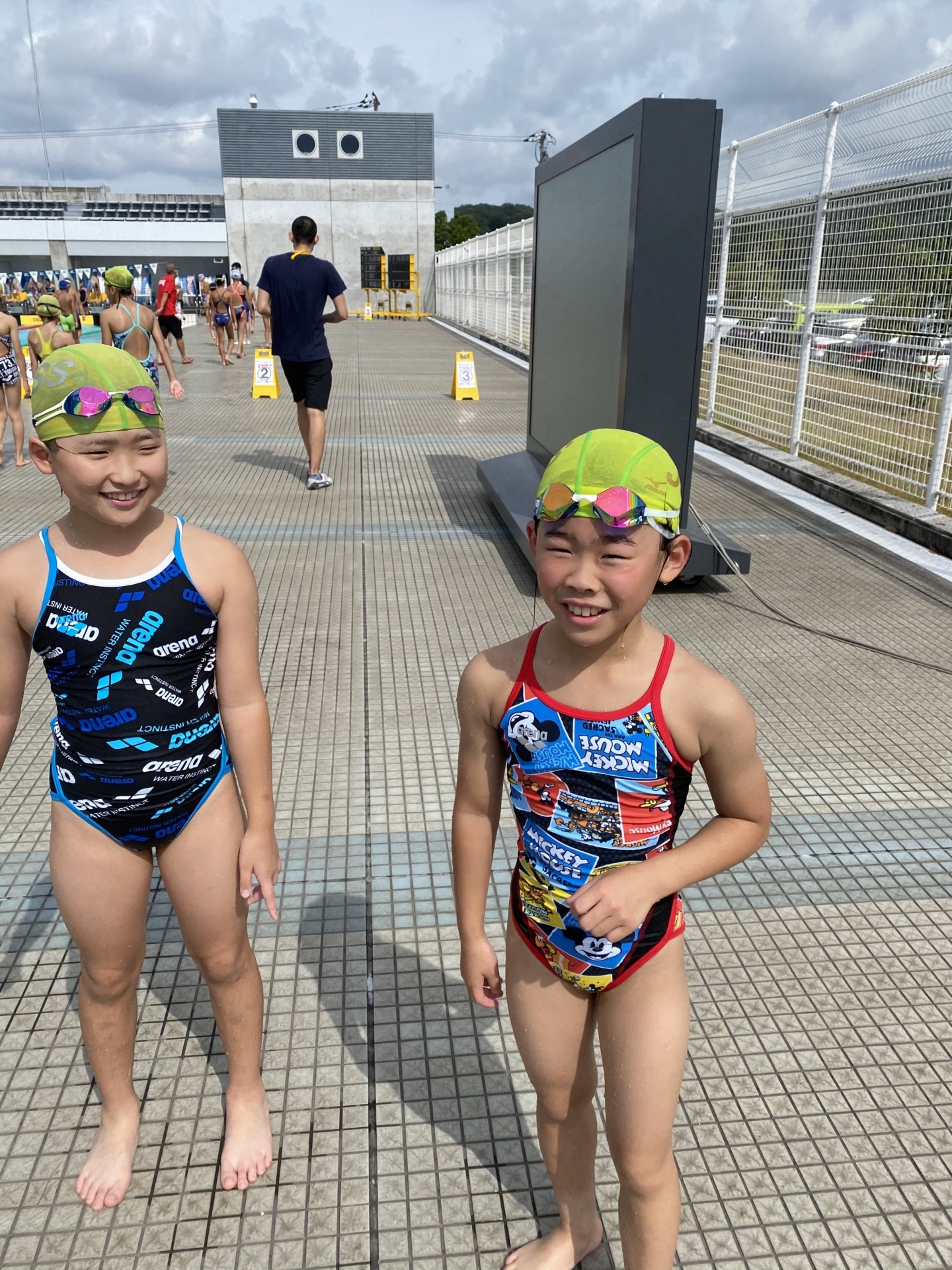 女子小学生 スイミングスクール  