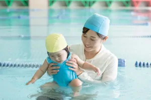 ベビースイミングではオムツはどうする？気になるオムツ事情について 画像