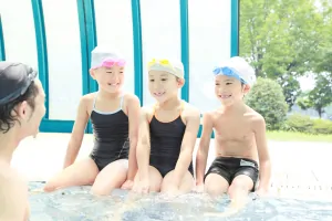 【スイミングスクール】子どもの水着サイズの選び方についてご紹介 画像